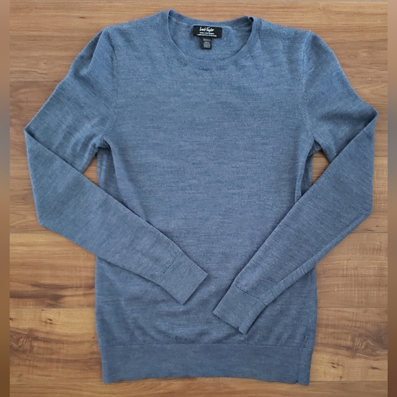 Lord & Taylor merino wool sweater blue M crew neck thin cozy - Picture 3 of 9